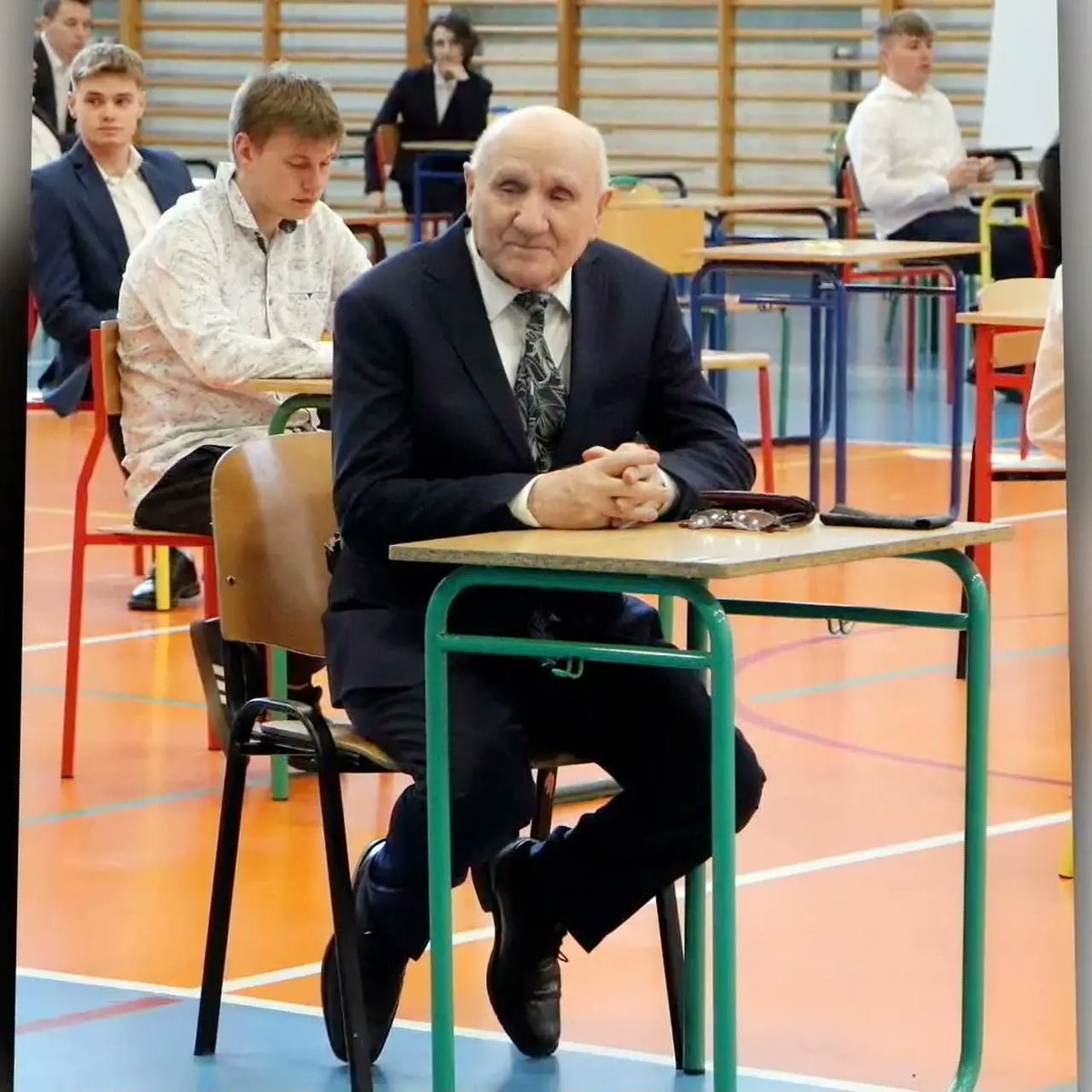 Lopertyy tweet media