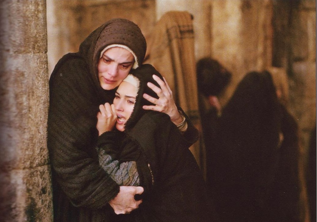 RadioMariaArg's tweet image. 🤱 Al pie de la Cruz nació una nueva familia. Jesús nos entregó a Su Madre para que nadie camine solo en la oscuridad. ✝️.Dejá que Ella te tome de la mano en este #ViernesSanto.👉 f.mtr.cool/siwrfgajxe