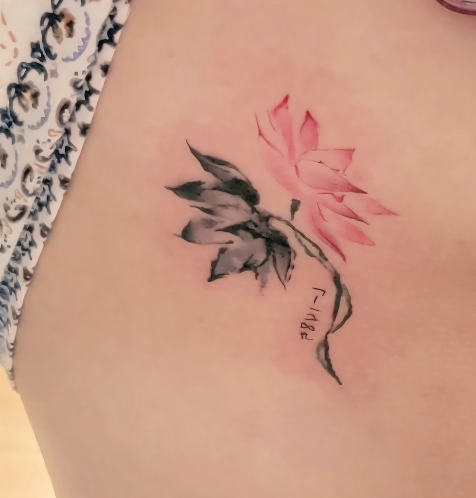 Healer__03's tweet photo. Me tatué lo que me ha mantenido viva ...
Gracias por tanto @weareoneEXO @layzhang 
Celebrando mis 30 añitos. https://t.co/FJnJ9BOSwX