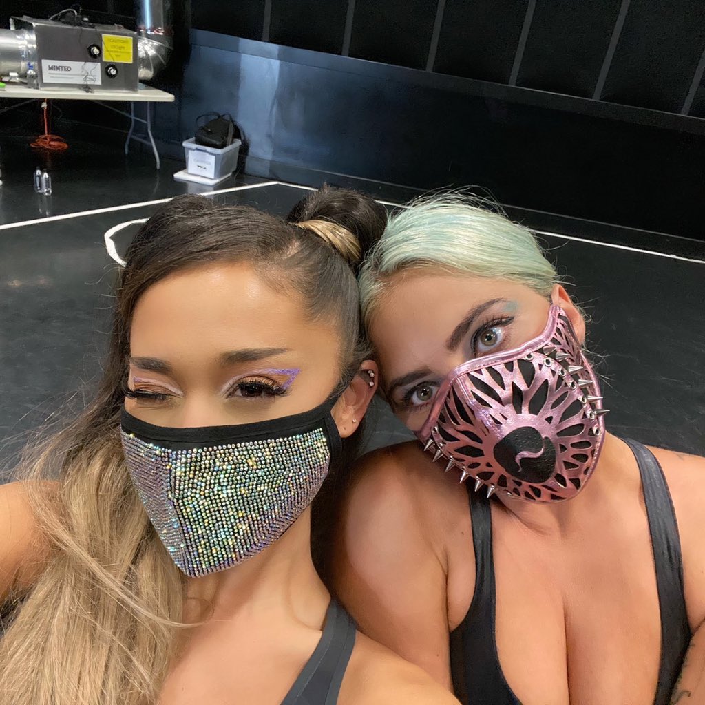 Gaga Notify tweet media