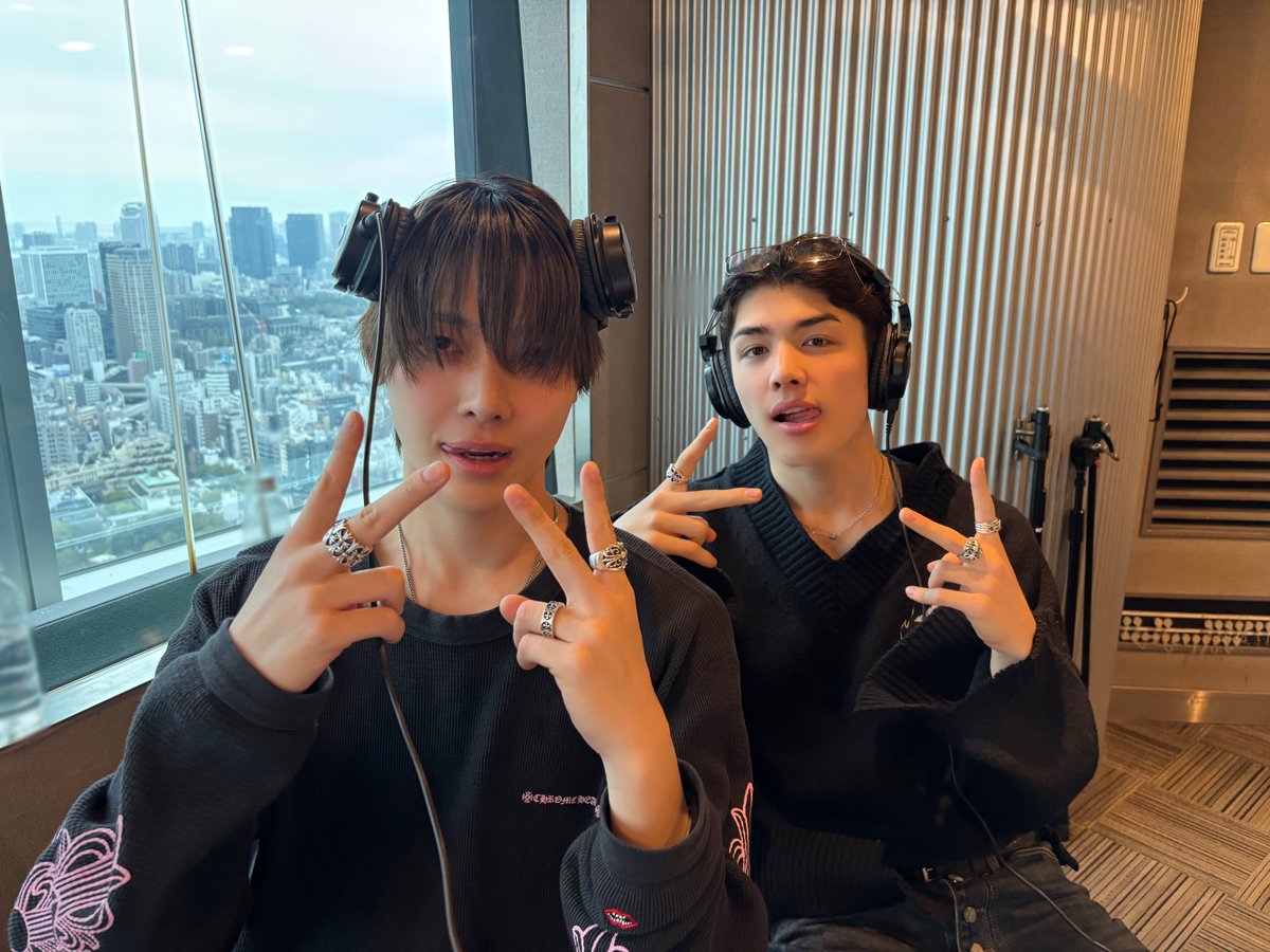 POP OF THE WORLD tweet media