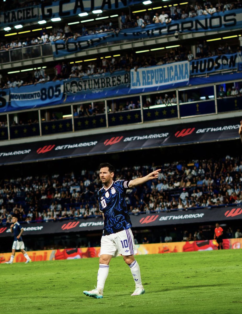 عزيز tweet media