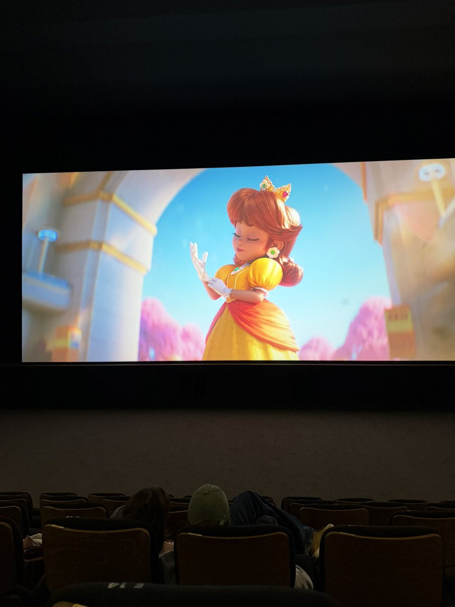 L I N D A tweet media