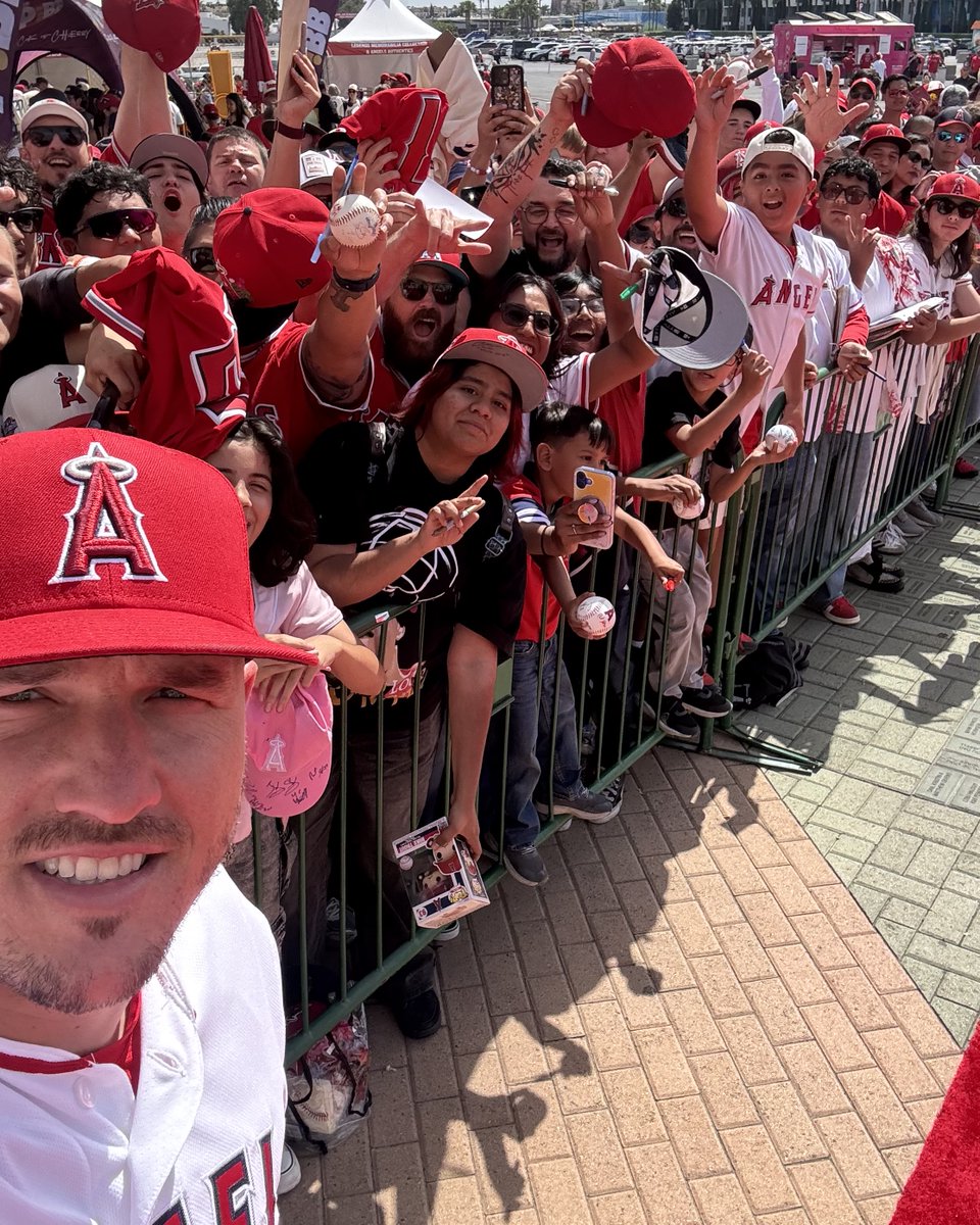 reppin' the halo with baseball's best 😇