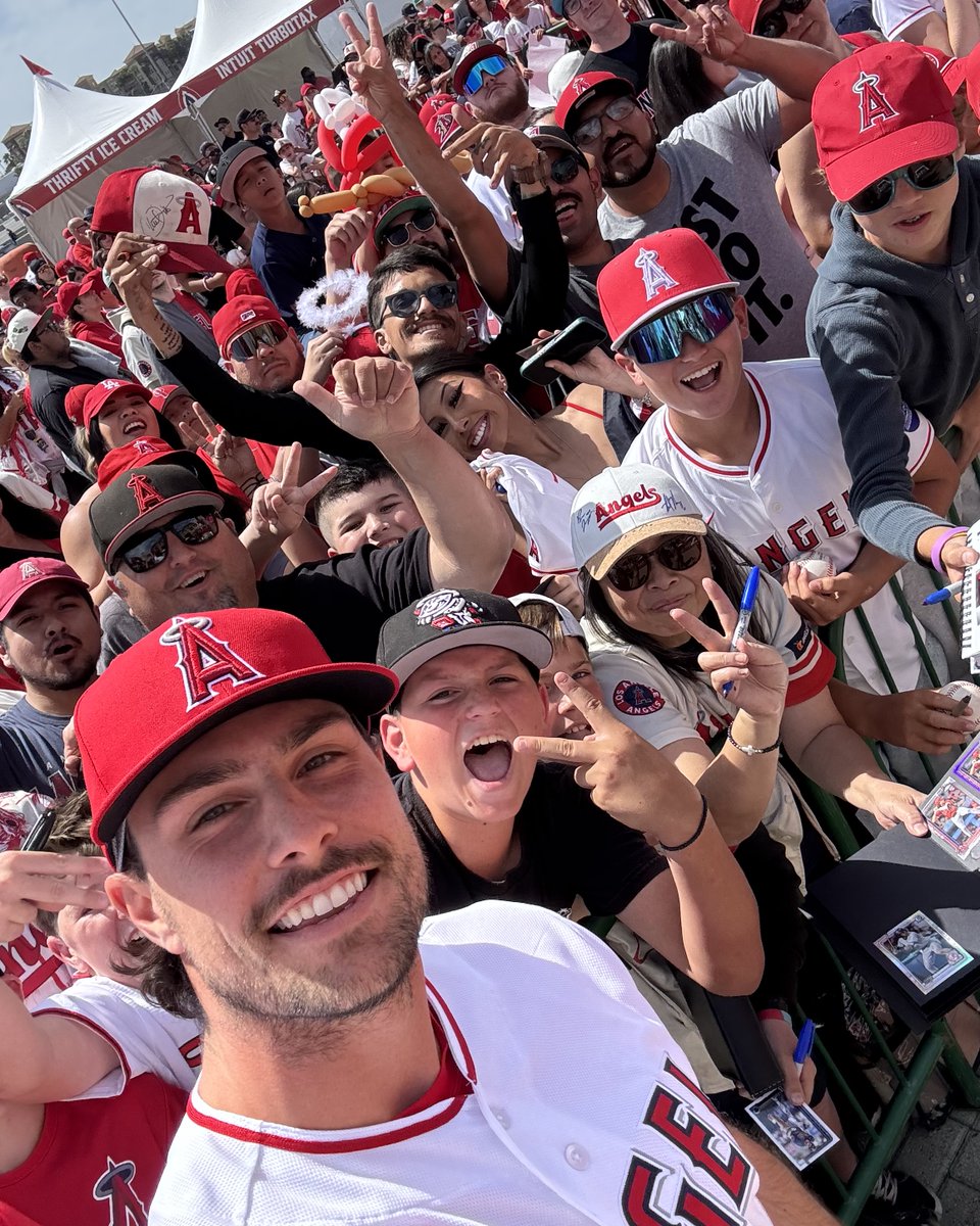 Angels's tweet photo. reppin' the halo with baseball's best 😇 https://t.co/DZ0SNDhzTF