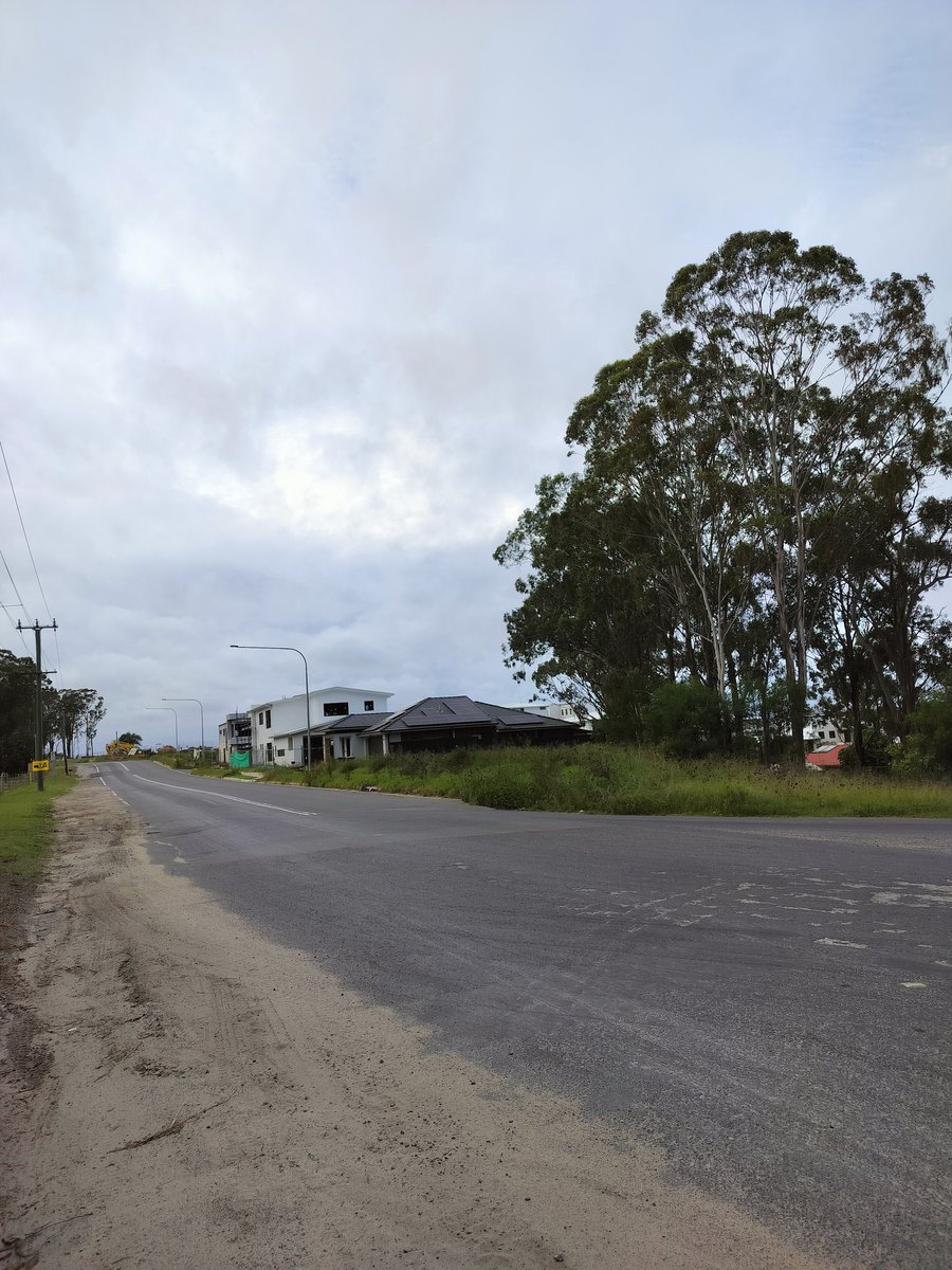 MillingtonSally's tweet image. Morning 5km run 
Not the most scenic run as there are lot of new houses being built. A police helicopter with a searchlight circling the area at 3am also gave it a bit of an edge this morning! 😂
Happy Saturday! 😀🏃‍♀️🇦🇺
#Oakville #Running #Australia