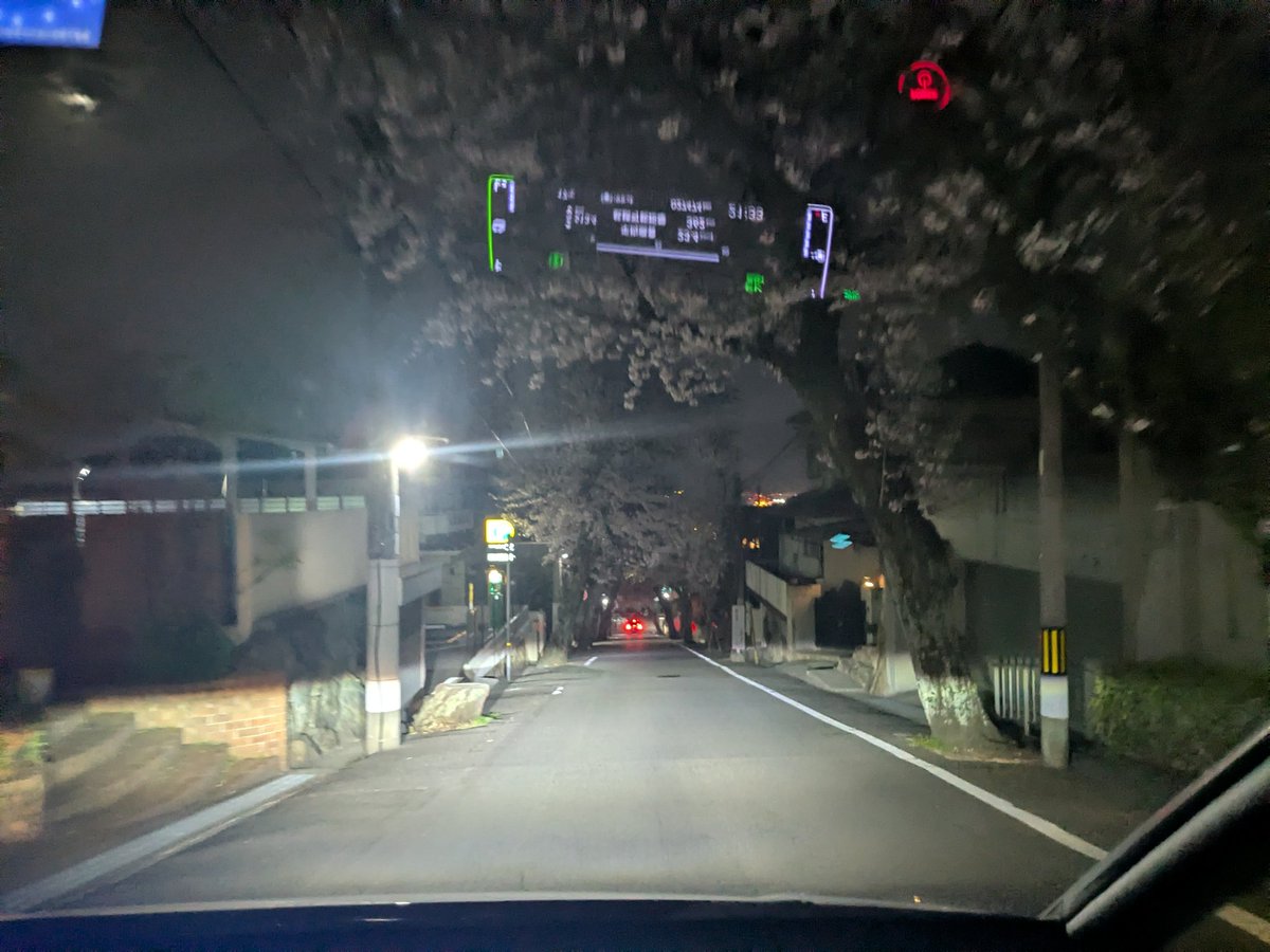 1975 drippy tweet media