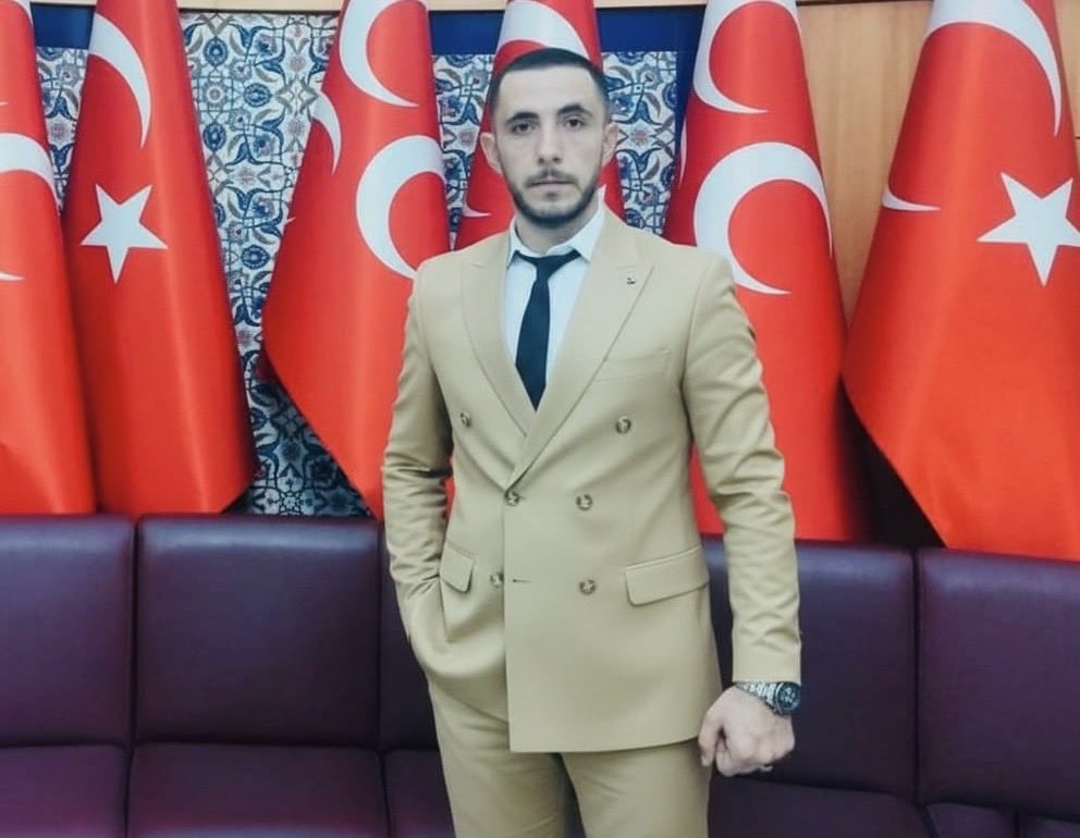 ufukdg0's tweet photo. Başbuğun emanetinin neferi, Bozkurtlarıyız. Türk milleti vatanında ebediyen birlik beraberlik  içersinde var olsun diyerek, ömrünü ülkümüze vakfeden Başbuğ Alparslan Türkeş'i saygı, sevgi, rahmet ve minnetle anıyorum. https://t.co/E0NuyuC2Ov
