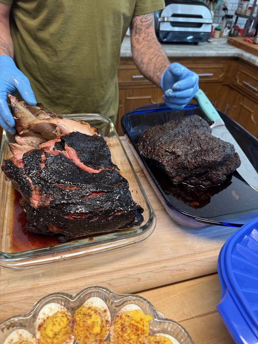 1bamf1776's tweet photo. Some Eastern NC pulled pork with some Texas style Brisket!
Don't stay up to long my Japanese BBQ bros! https://t.co/UyDN97eQ0u