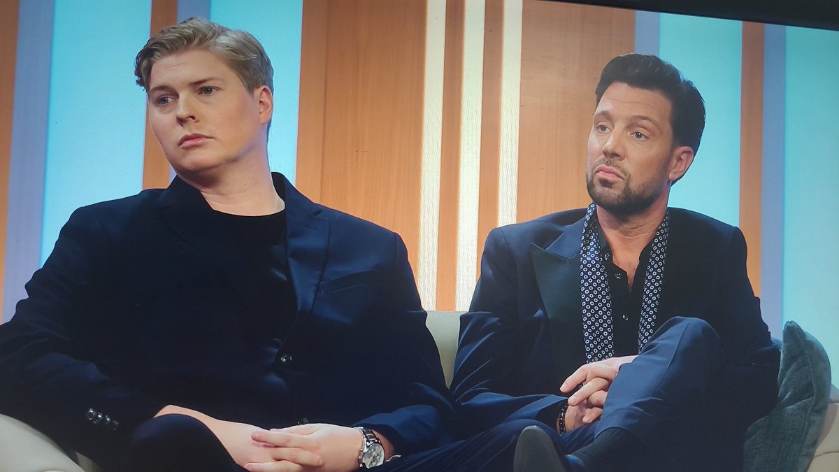 #CasamentoÀsCegasSuécia -  temporada 3: O Reencontro.
Colocaram o Ludde e o Daniel sentados juntos, porque são os dois mais cafajestes dessa temporada. Distorceram o que disseram e fizeram, mesmo sendo gravados. Imagine sem câmeras.
#CasamentoÀsCegas #LoveIsBlindSweden