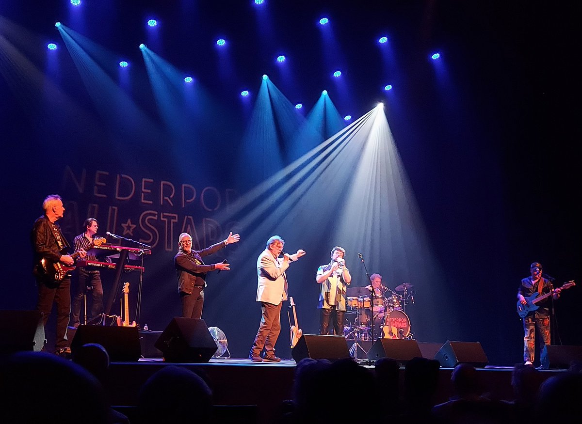 nickynicky78's tweet photo. Vanavond naar een optreden van @NederpopAllStar geweest. Zo lekker om al die oude hits van #HetGoedeDoel #VOFDeKunst #MaiTai #TimeBandits en #ToontjeLager te horen! ๐ต๐ถ๐
#jeugdsentiment #80s #nostalgia https://t.co/Atx6BOPNPb