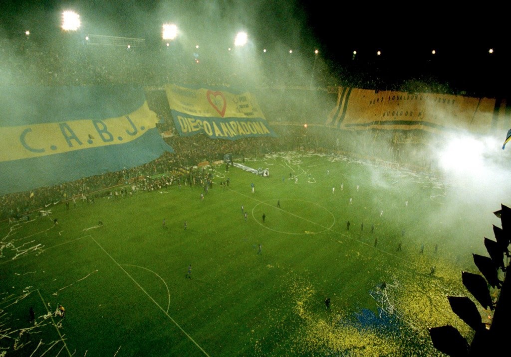 La alegria del laburante, la pasión de multitudes. El abrazo con un desconocido. El que te que saca una sonrisa en tu peor momento. Boca no te llena la heladera, pero te hace olvidar que tenés hambre.

Felices 121, Boca Juniors querido.
Gracias por hacernos tan felices.