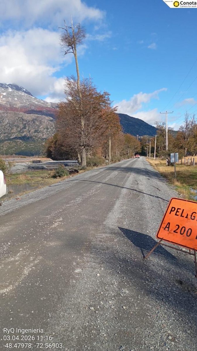 mop_chile's tweet photo. Frente a la crecida del río Mosco en Villa O’Higgins, se actuó de forma oportuna con medidas de contención.
Municipio, DPR, Globales y la Dirección de Vialidad del MOP están trabajando de forma coordinada y colaborativa, reforzando la respuesta y seguimiento del evento. https://t.co/jJuBoi7Ymb