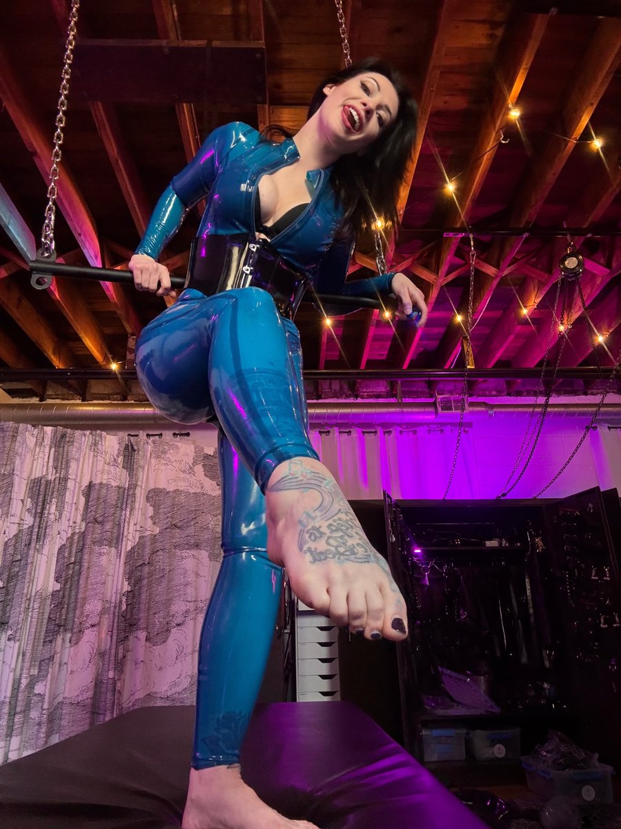 I love teasing you as you squirm 🔹 #footfetish
#latex