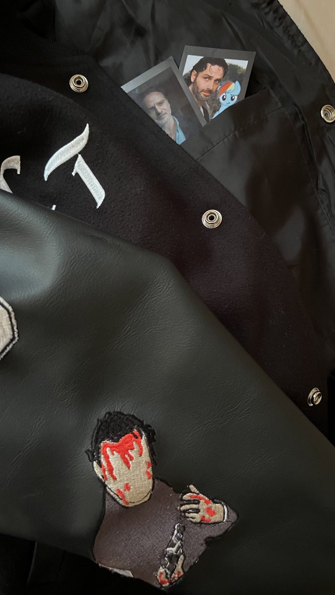 𝐿𝐼𝑇 tweet media