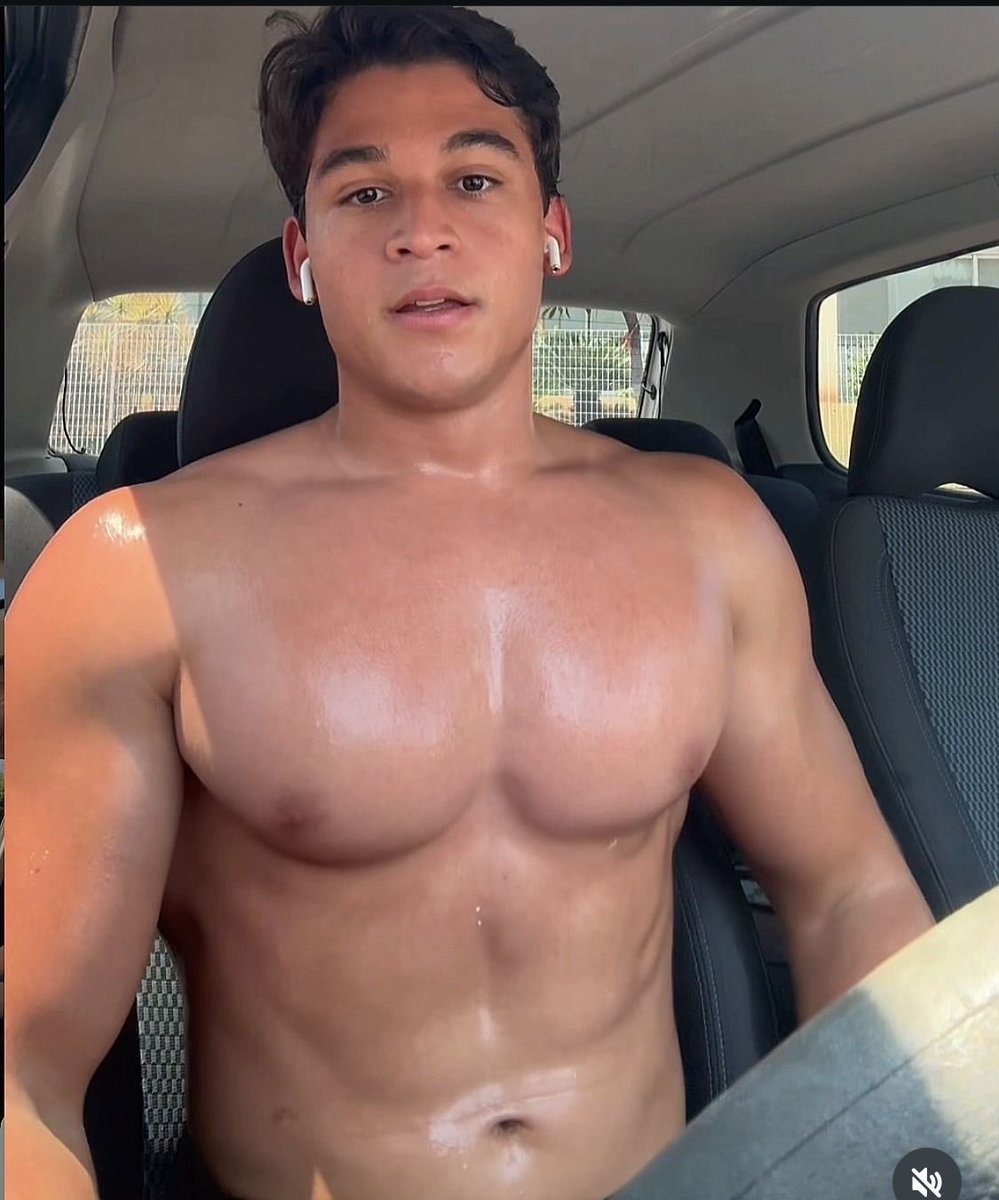 pedro in love 🩷 tweet media