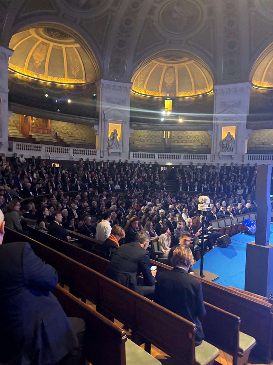 M__ETI's tweet photo. 🇪🇺 European ETI Summit : plus de 1200 personnes réunies pour l'Europe des #ETI à la Sorbonne à Paris ce jeudi. Face aux défis, une urgence : la #compétitivité. Et un mot d'ordre : #StrongerTogether. Le sursaut de l'Europe passera par ses ETI ! https://t.co/umA7MvTdRp
