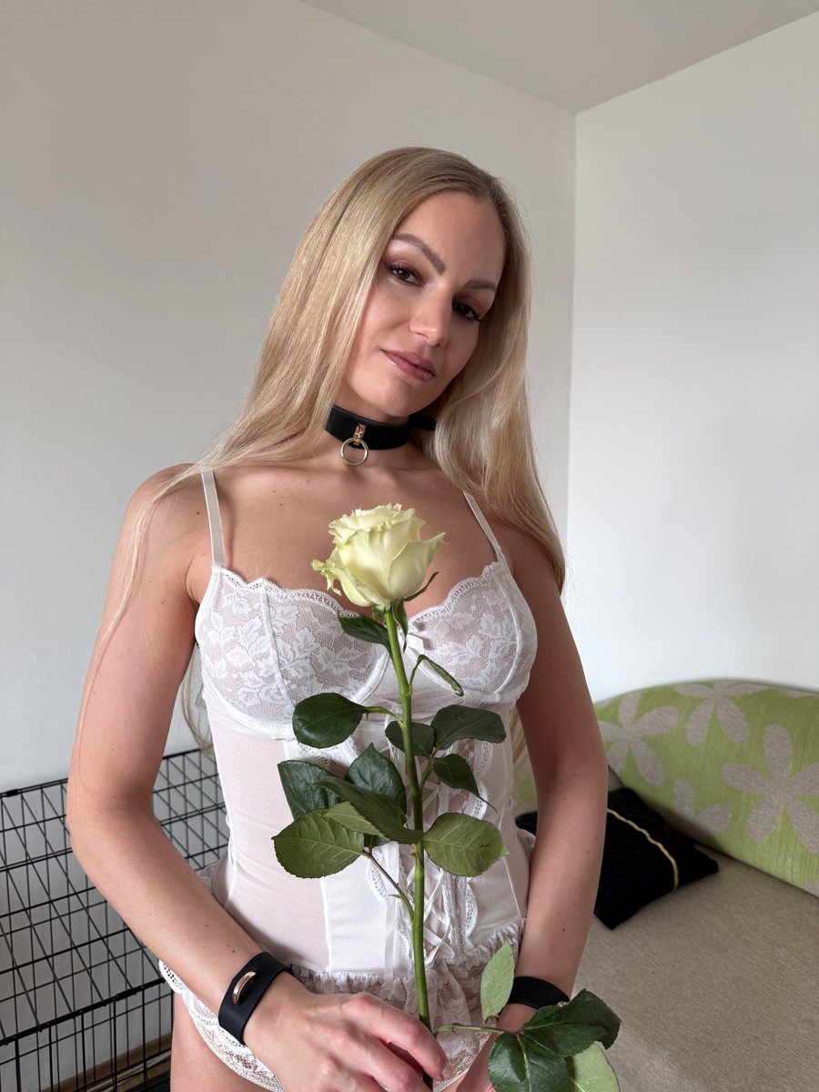 Girl in the Cage 👠⛓️🖤 tweet media