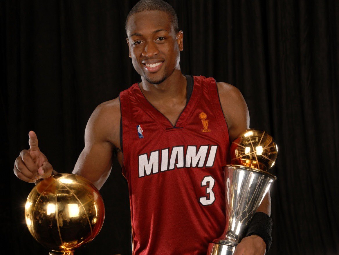 Dwyane Wade vs Paul Pierce:

Career high PPG

💦 30.2 PPG on 49 FG% — Wade
🧱 26.8 PPG on 47 FG% — Pierce

Career PPG AVG:

💦 22 PPG on 48 FG% — Wade
🧱 19 PPG on 44 FG% — Pierce

Regular Season Advanced Stats

💦 23.5 PER — Wade
🧱 19.7 PER — Pierce

Career Playoff Stats:

💦