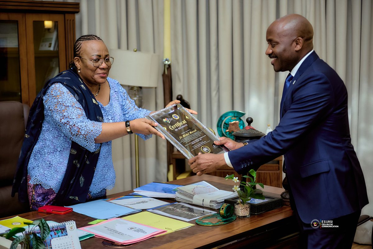 cabinet_esuRDC's tweet photo. Dr @MichelMuvudi honoré parmi les figures d’Afrique influentes en éducation par le Global Skills Hub à Accra, a été reçu en audience le 30 mars par la Ministre de l’ESU, la Prof @sombo_therese. Félicité pour son engagement en faveur de l’éducation.
https://t.co/nHxJVHFfaX https://t.co/NbLaTxGa3G