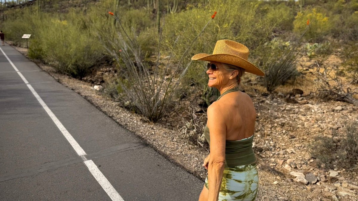 Square1Wellness's tweet image. Stepping into the weekend! #getoutside #getoutdoors 🌻#easterweekend #cowboyhat