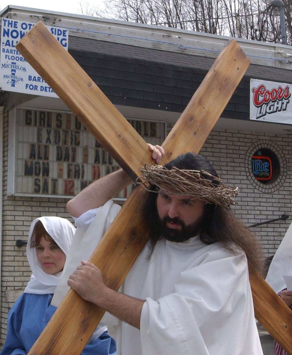 CraigSemon's tweet image. #GoodFriday everybody. Read how epic religious movies provided insight for my greatest role as #JesusChrist. #StationsOfTheCross #Christ.  worcestermag.com/story/entertai…
