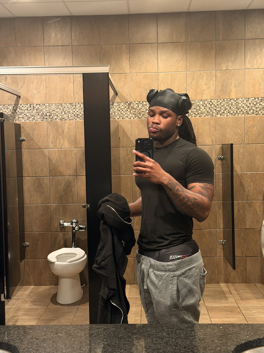 𝙃𝙐𝙉𝘾𝙃𝙊🥀 tweet media