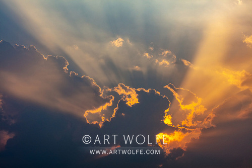 artwolfe's tweet photo. A burst of sunlight through clouds, Middle East (October 2019)
#SunraySunday #ExploreCreateInspire #ArtWolfe #photographyislife #CanonLegend #potd https://t.co/mJXHtQpc7U