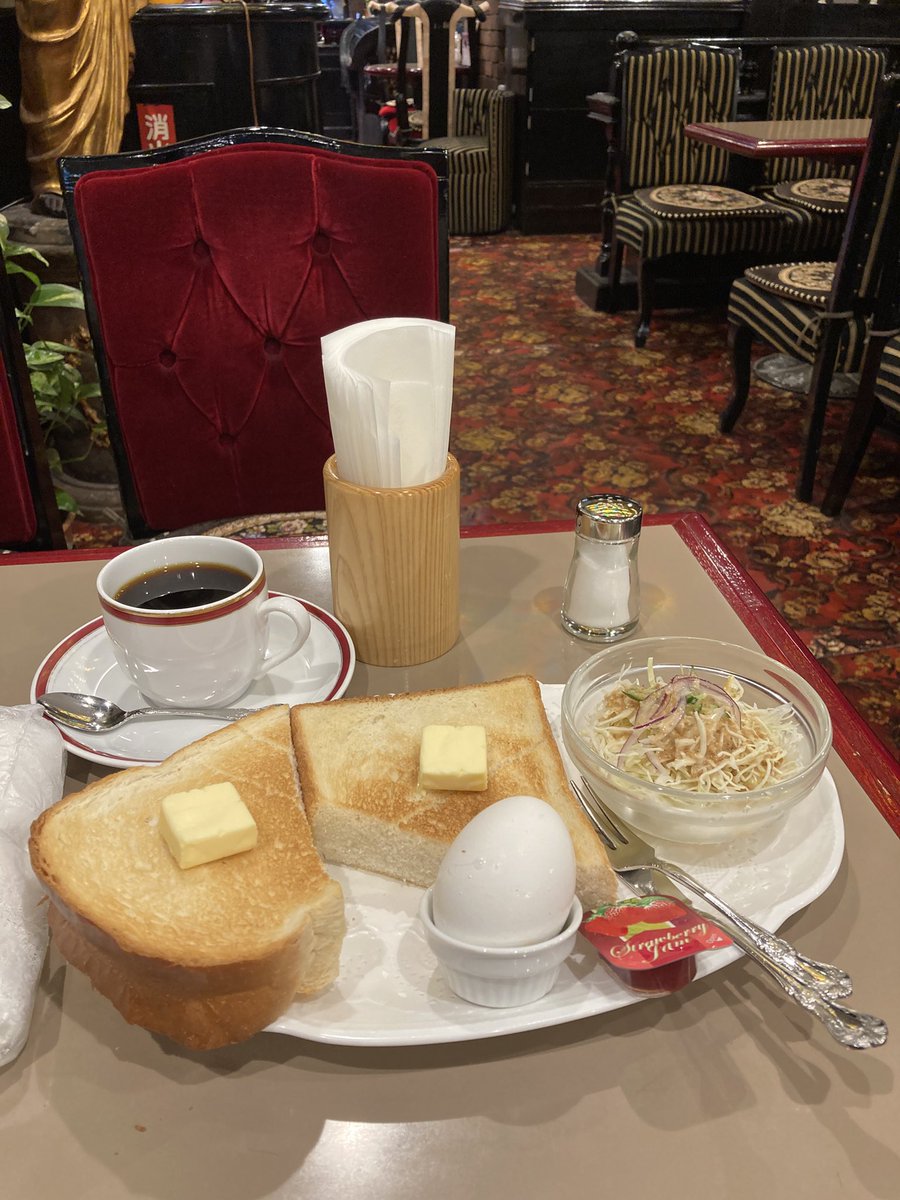 4月4日土曜日東京🗼曇り🌥️❣️おはようございます〜今朝は都内にある老舗喫茶店伯爵に来ました❣️厚切りトーストセット、茹で玉、ミニサラダ🫜、ホットコーヒーと一緒に頂きます🥰❣️トースト🍞の焼き加減が見事ですね❣️🎵愛言葉第七弾は愛の園❤️🎼夜明けに目覚め〜星と眠る安らかな暮らし〜🎵❣️