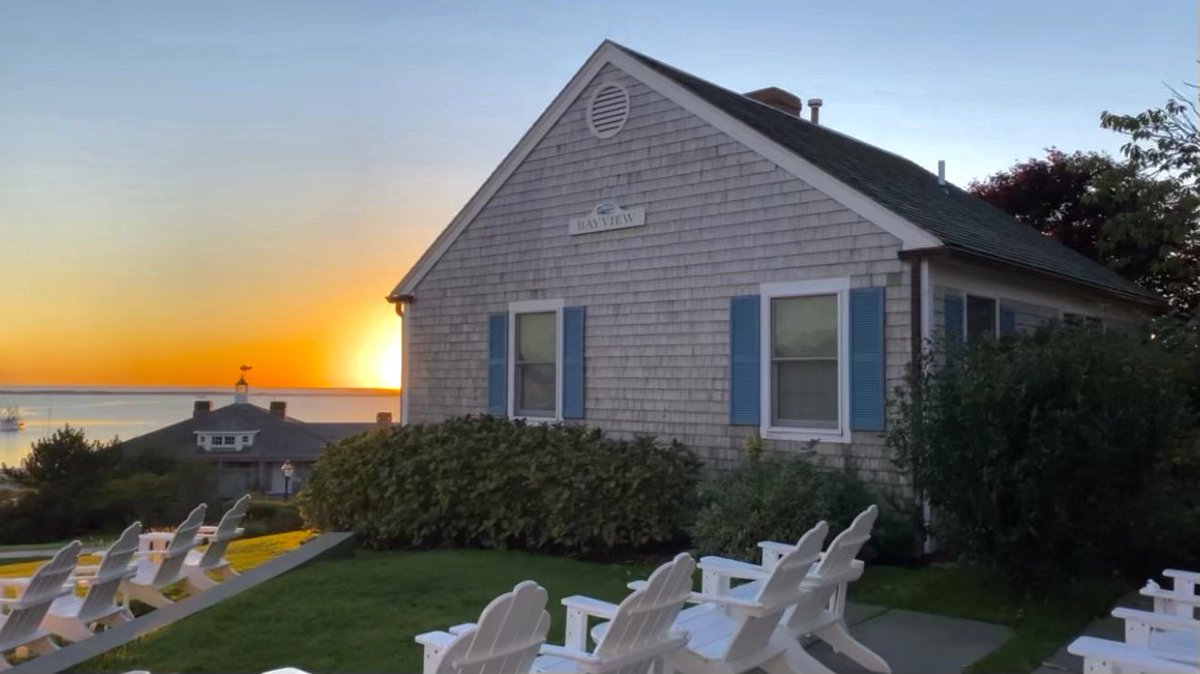 ChathamBarsInn's tweet photo. Proof that early mornings at Chatham Bars Inn are always worth it 🌅

#ChathamBarsInn #ChathamMA #CapeCod #Sunrise https://t.co/a1KkUlyZXr