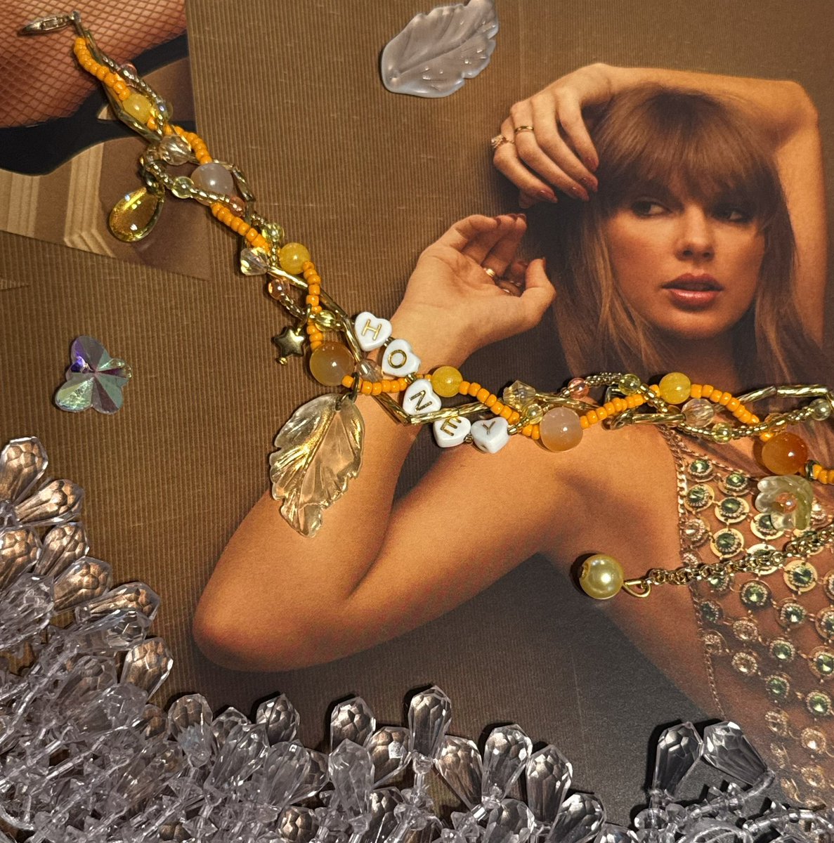 MidnightRainFox's tweet photo. I revamped my Etsy shop! There are friendship bracelets for every Taylor Swift album! 

https://t.co/OEbcNWZztS https://t.co/0Esm5rlMN6