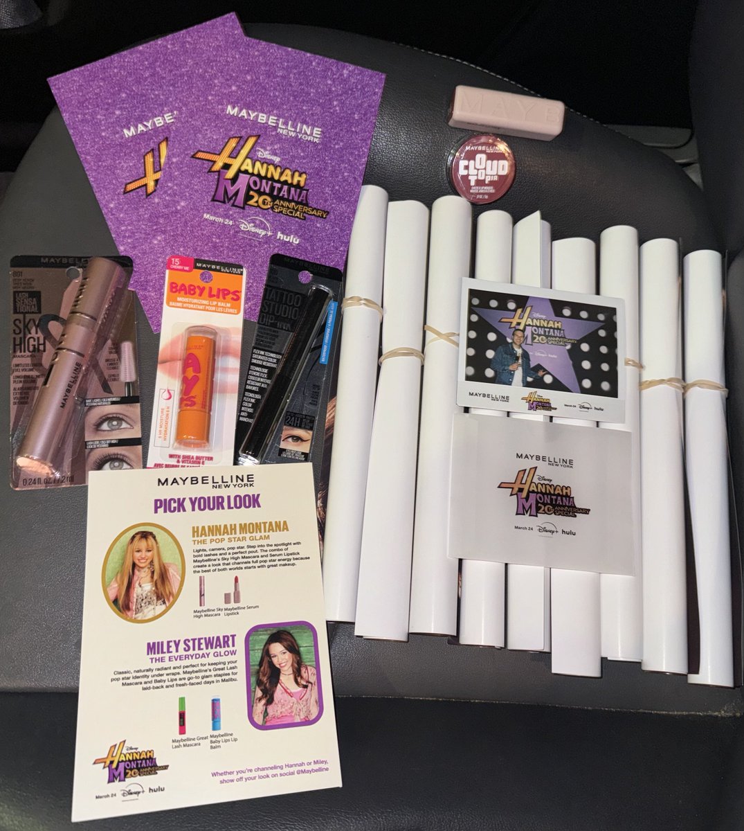 iSeeCyrus's tweet photo. More pics from the #HannahMontana20 experience at The Grove! 💖🎤💜 
#HannahMontana https://t.co/C1iQgxKJbe