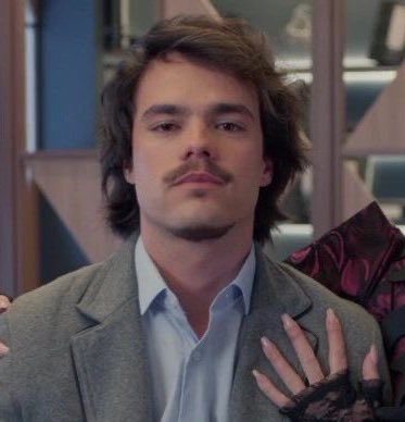 rosalreys's tweet photo. one shot #merka 

entre intercambios coquetos, espadas de filo y en busca de un escape a sus problemas, merlin y maika se dan cuenta que lo más peligroso no era el filo de la espada, sino la herida que estaban luchando por esquivar. 

[enemies to lovers] https://t.co/2YiflEmElB
