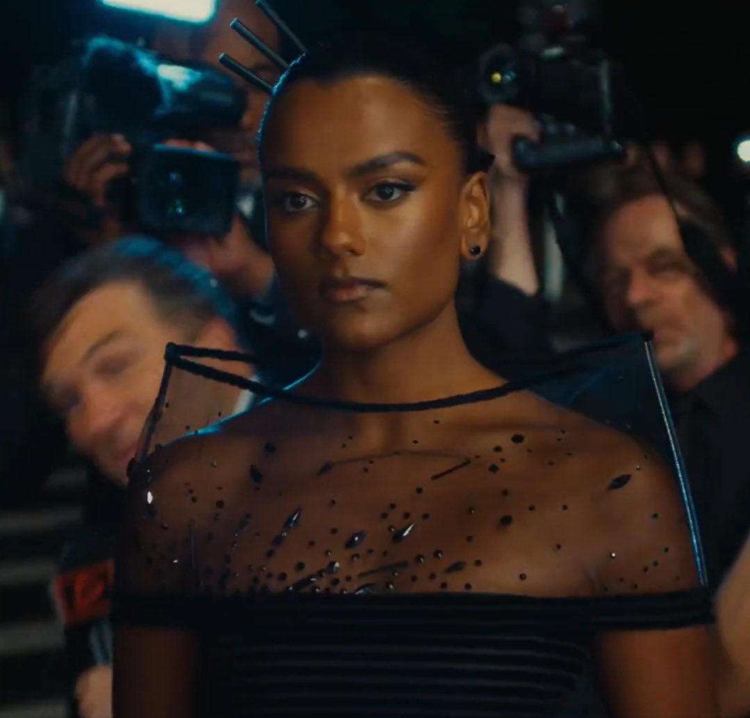 Simone Ashley Brasil tweet media