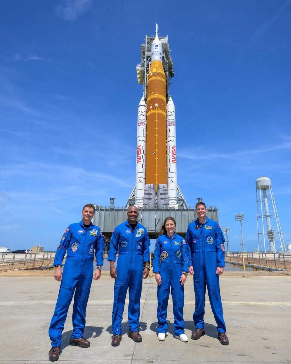 Амьдрал бол Аялал tweet media