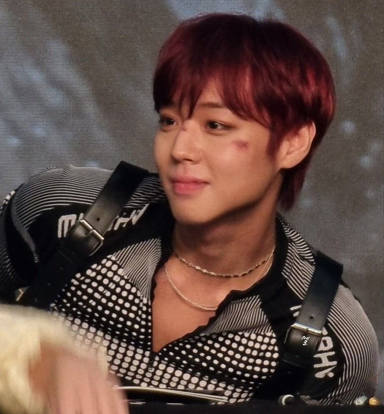 wes 🐰 tweet media