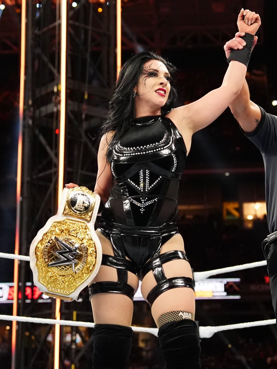 LIVinXElayna tweet media