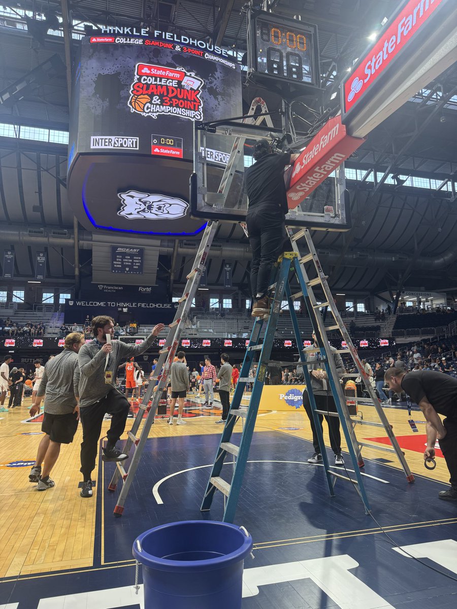 LHDavis323's tweet image. @MarchMadnessMBB 3 point  and slam dunk contest! #courtside #letsgofletcher