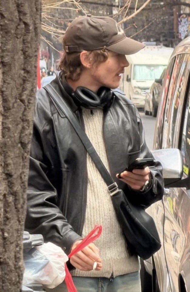 satoraurgojo's tweet photo. Notice how it’s always a classy cigarette and not a flavored vape in his hand https://t.co/IIXDkEBOph