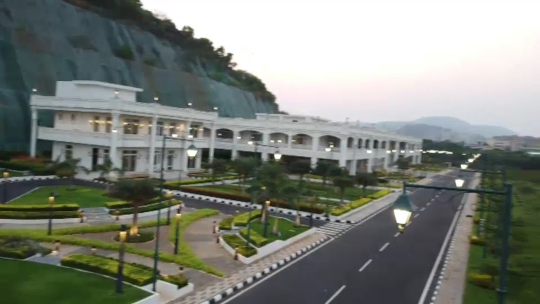 DallasNaidu's tweet image. #మావిగన్ ఉండగా, మూడు రాజధానులు అని చెప్పి, ఈ బిల్డింగ్ దేనికి?

తెలియక అడుగుతున్నా..

Just Asking 

@ysjagan