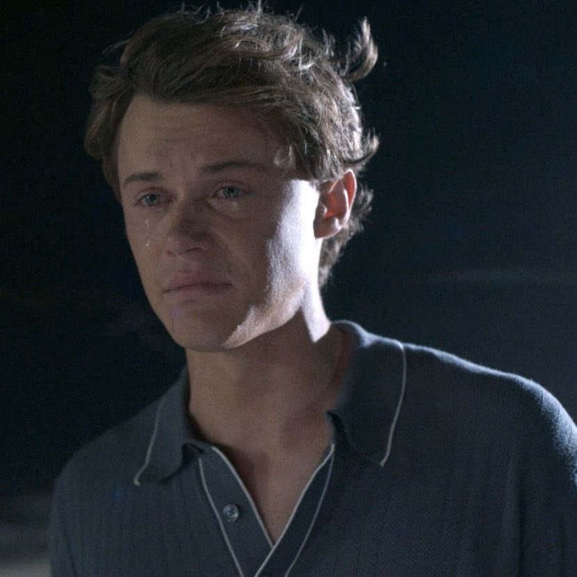 Joan talked with Harry | tweet media