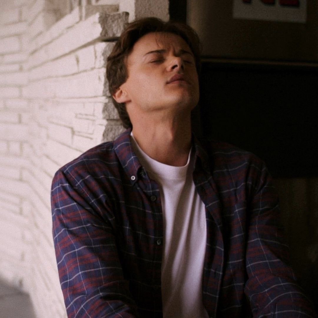 Joan talked with Harry | tweet media