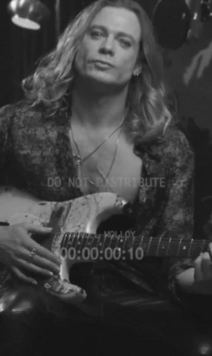 mikey 🩸 tweet media