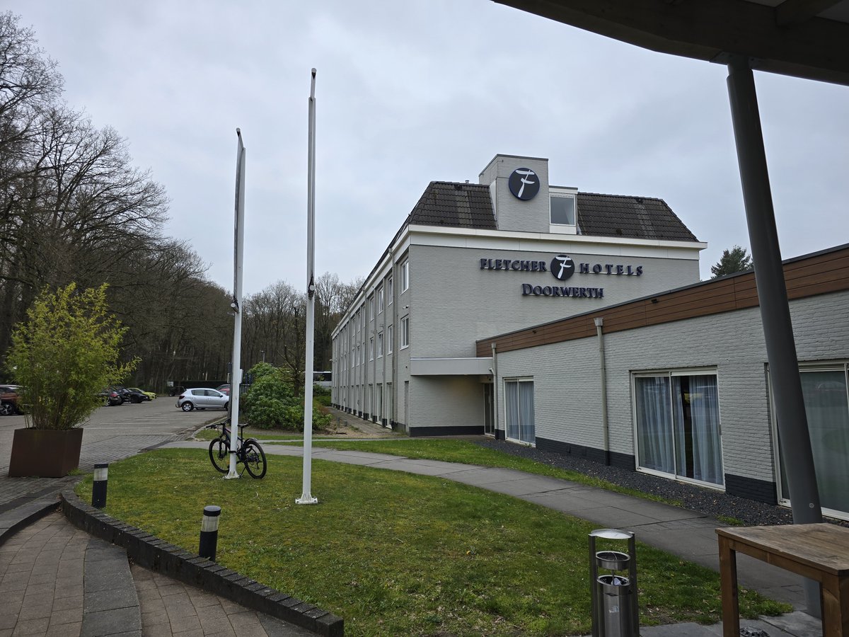 FletcherFootbal's tweet photo. Wij wensen de Bows Soccer Academy @BowsSoccer veel plezier en succes tijdens het "Easter Open" toernooi en we bedanken @soccerelitetou2 โฝ๏ธ
#doorwerth #easteropen #toernooi #tournament #paastoernooi #fletcherfootball #BowsSoccer #soccer #FletcherDoorwerth #voetbal #football https://t.co/OMmxmUecq9