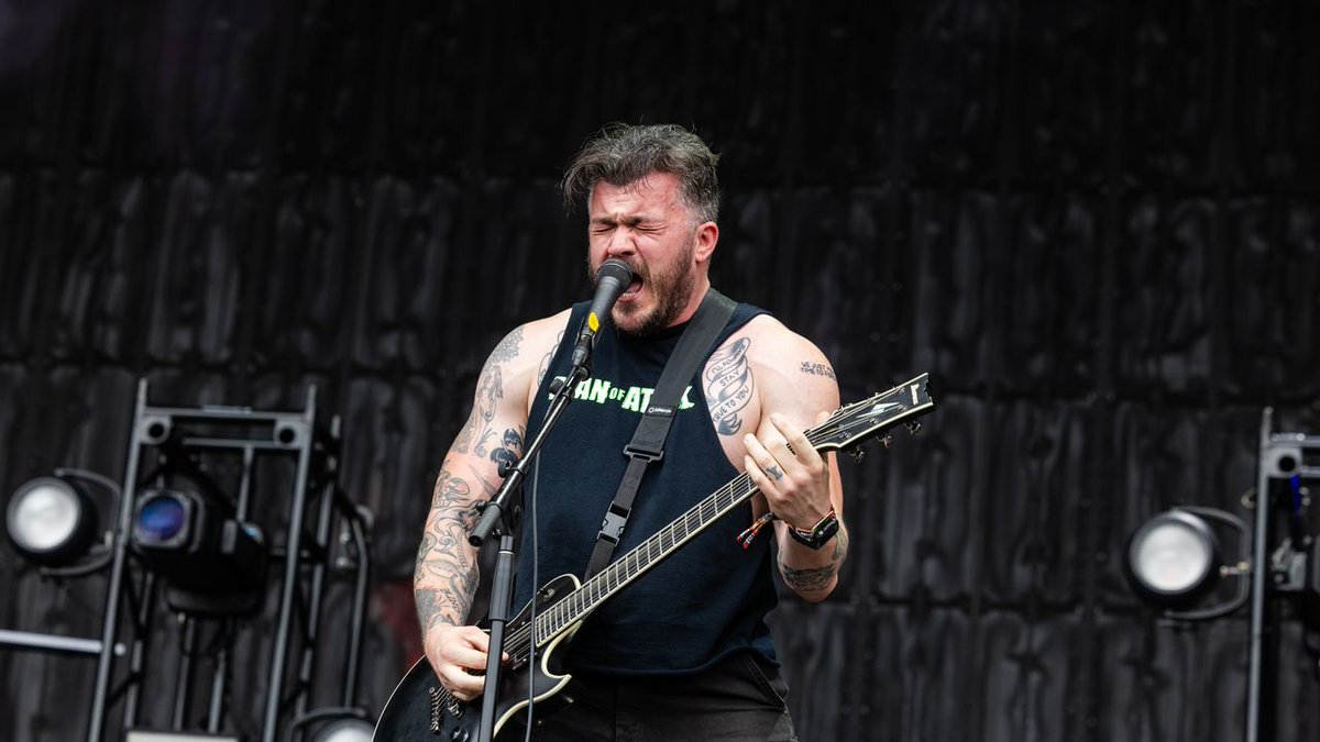 D100 Radio tweet media