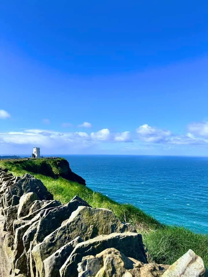 ThisIsIreland3's tweet image. The Cliffs of Moher on a clear day are honestly something else 💚

You’re standing there &amp;amp; it just feels huge, like the land suddenly drops away into this endless stretch of blue 🏞️

It's just magical ☘️

📍County Clare, Éire 🇮🇪

#Clare #Ireland #Cliffsofmoher #Wildatlanticway