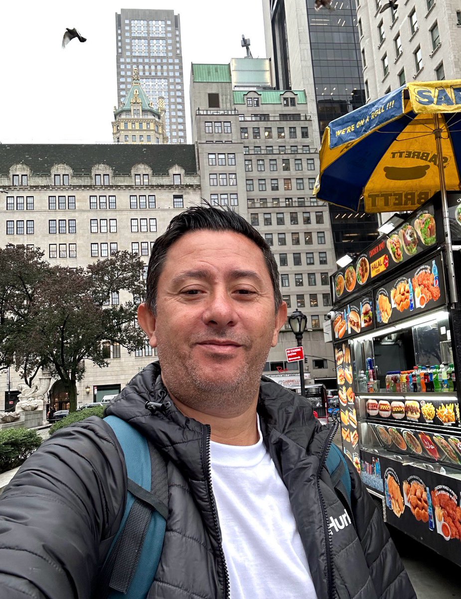 marvindelcid's tweet image. #Manhattan #NewYork  rumbo al #CentralPark 

Abril llega con el nuevo libro de @SomosElCombo, pronto muy pronto