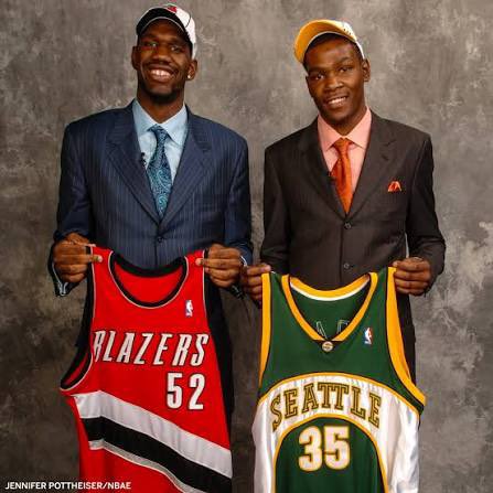 errorstotle tweet media