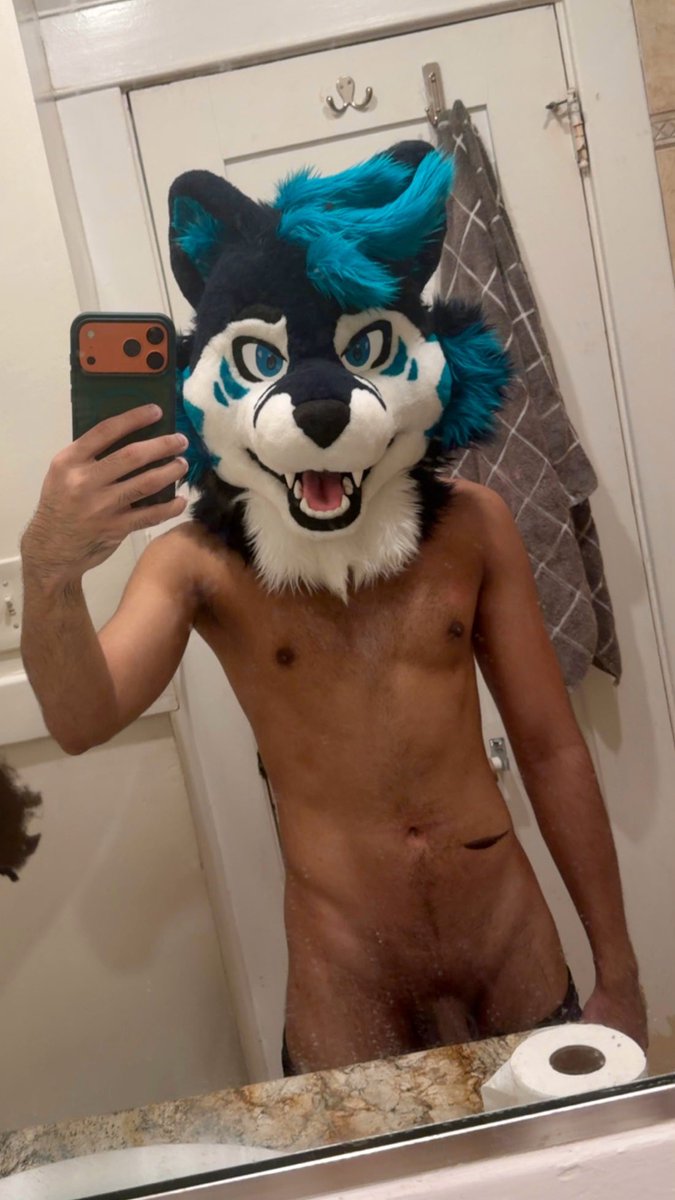 RhaeWhore's tweet photo. Wolf after shower. Happy #FursuitFriday 

#FurryNSFW #Murrsuit https://t.co/kbusckRAqn