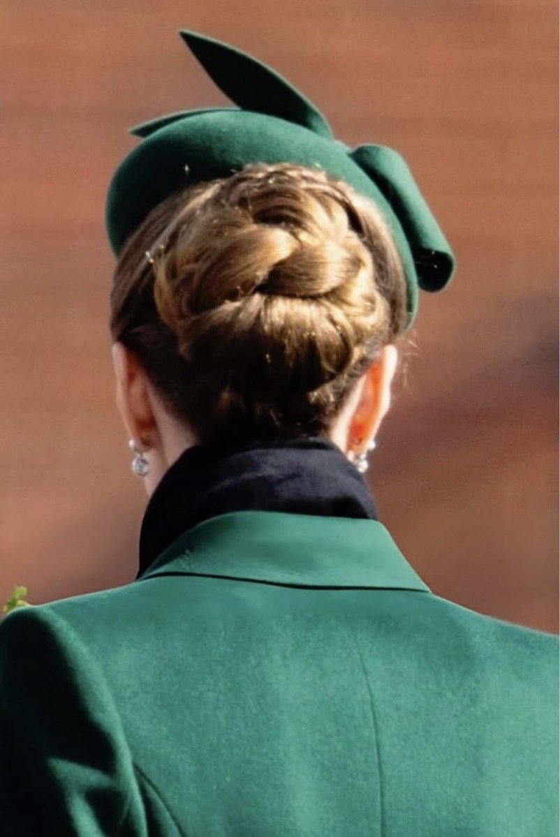 RoyalBee tweet media